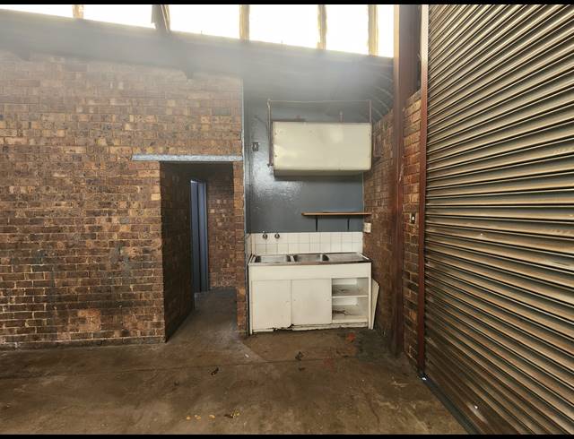 196M² WAREHOUSE TO LET IN WADEVILLE